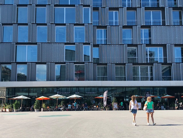 Meret Oppenheim-Straße 60 -{"city":"Basel","country":"CH","postal":"4053","state":"BS","street1":"Meret Oppenheim-Straße 60"} - CHBSLDEFLX-0