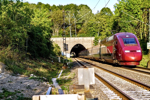 Eilendorf -{"city":"Aachen","country":"DE","postal":"52080","state":"NW","street1":"Kehrbrückstraße 17"} - DECHNDEDBN4-0