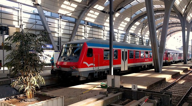 Kiel-Elmschenhagen -{"city":"Kiel","country":"DE","postal":"24146","state":"SH","street1":"Elmschenhagener Allee 8"} - DEKILDEDBN4-0