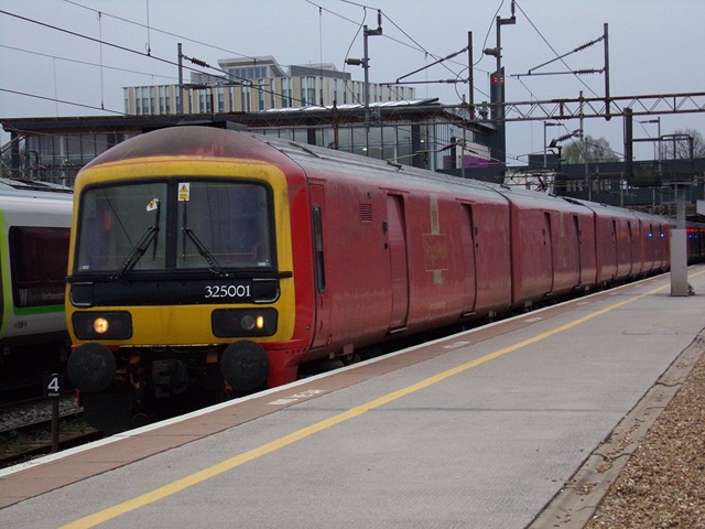 Northampton Train Station -{"city":"Northampton","country":"GB","postal":"NN1 1SP","state":"NTH","street1":"Black Lion Hill"} - GBYOMGBREZ-0