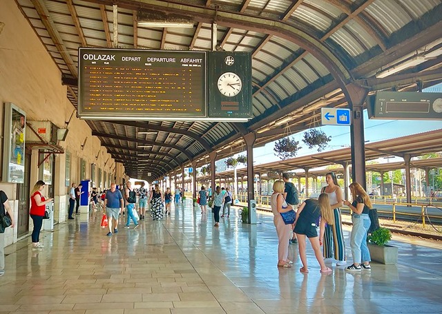 Zagreb Glavni Kolod. -{"city":"Zagreb","country":"HR","postal":"10000","state":"","street1":"Peron 1"} - HRZGBDEDBN-0