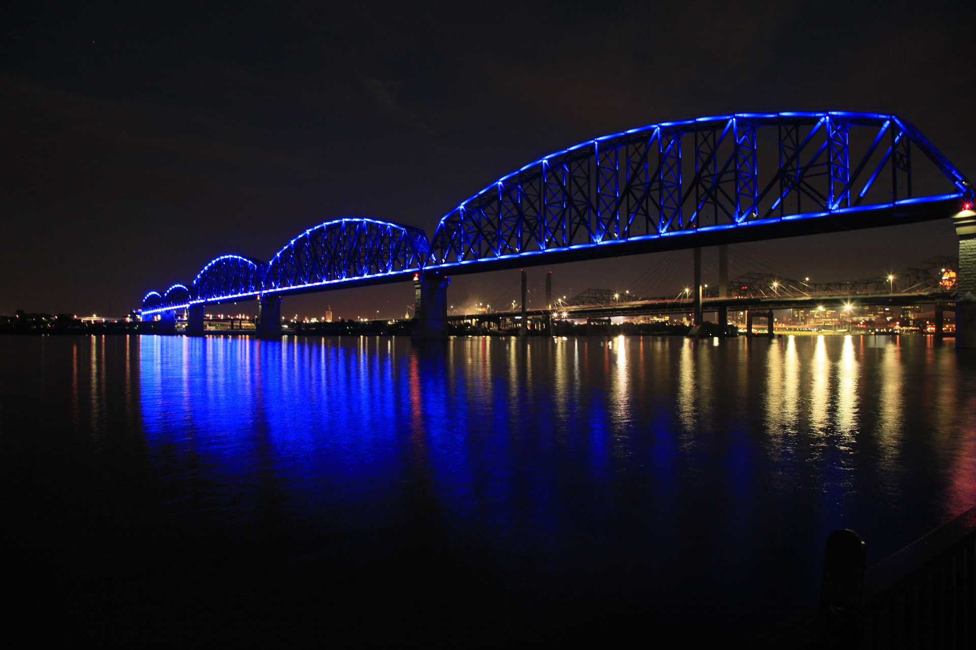 Cheap bus and train travel from Louisville.