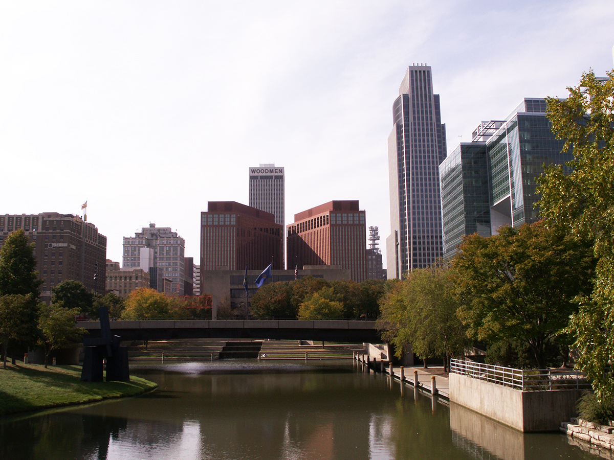 Cheap bus and train travel from Omaha.