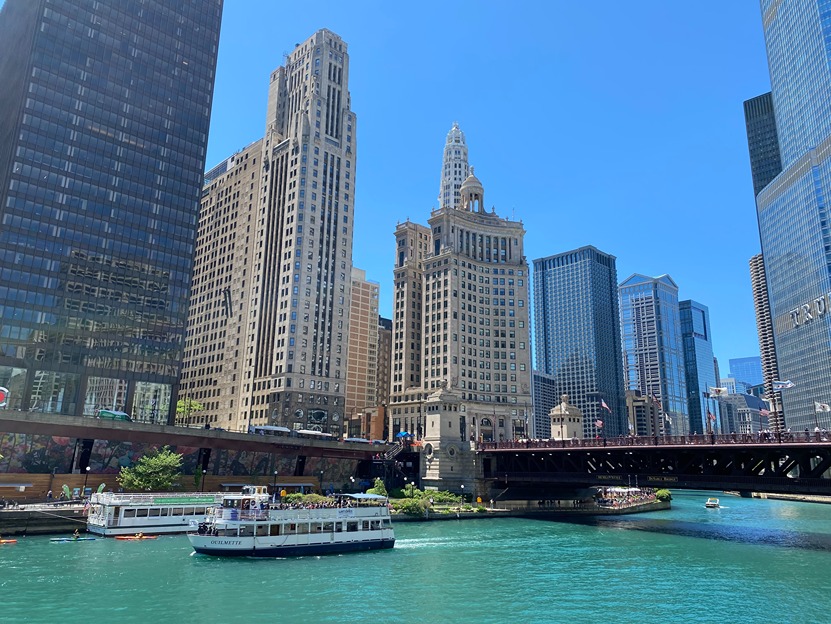 Tour boat on the Chicago River