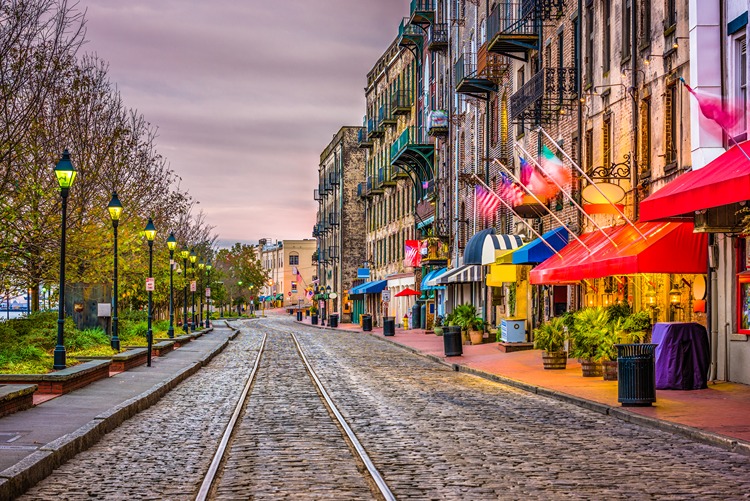 Visit Georgia with cheap bus and train tickets to Savannah