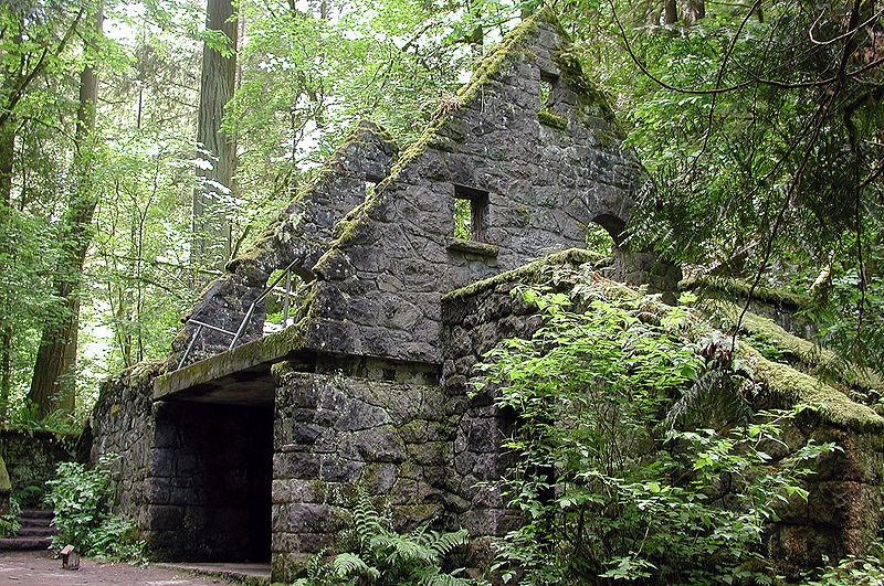 Fun things in Portland: Macleay stone building