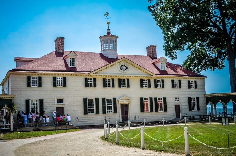 Photo of George Washington's house at Mt. Vernon.