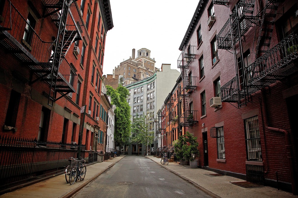 Save money on a cheap train ticket to NYC - Wanderu